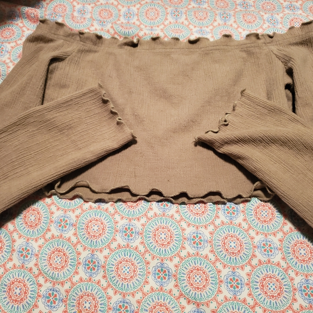 Long sleeve crop top